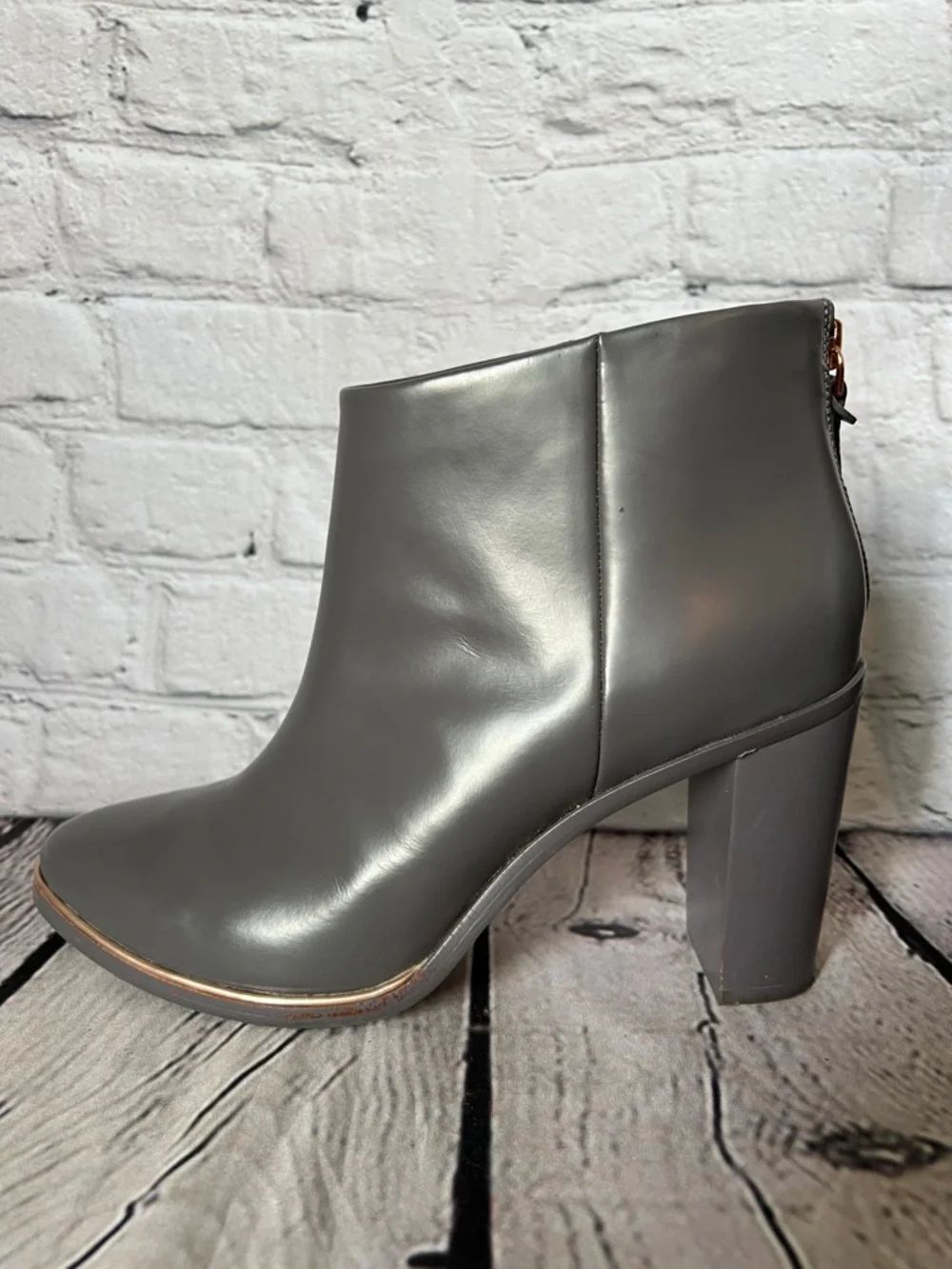 * Ted Baker Grey Leather Block Heel Ankle Boots